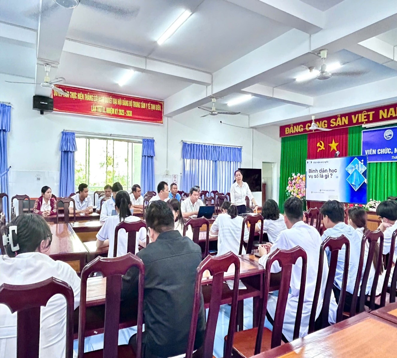 Trung tâm Y tế Tịnh Biên chủ động triền khai học tập “Bình dân học vụ số” trong giải quyết thủ tục hành chính